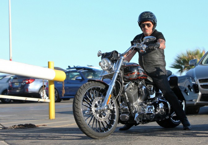 Johnny-Hallyday-malibu-septembre-2014_04