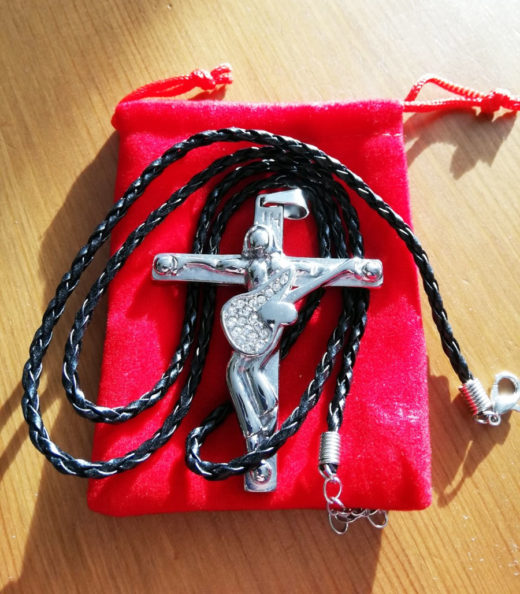 Collier-Croix-Johnny-Hallyday-crucifix-03