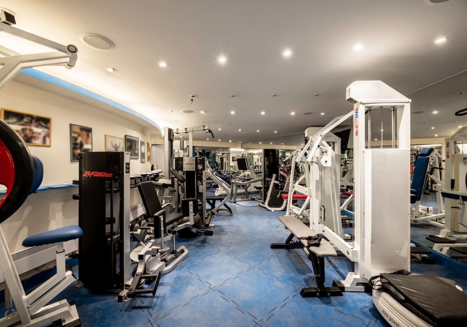 maison Johnny Marnes-la-coquette salle de sport